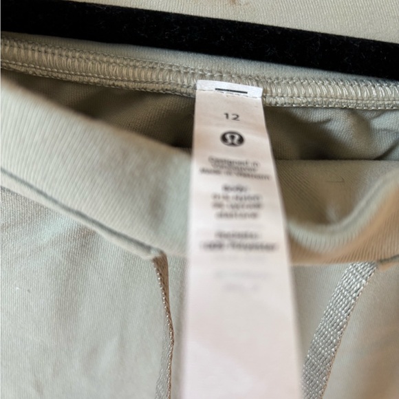 Lululemon joggers. Size 12. - Picture 4 of 4